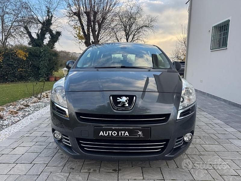 Usata Peugeot 5008 Business-Line 112 CV (82 kW) 2012 Grigio Monovolume