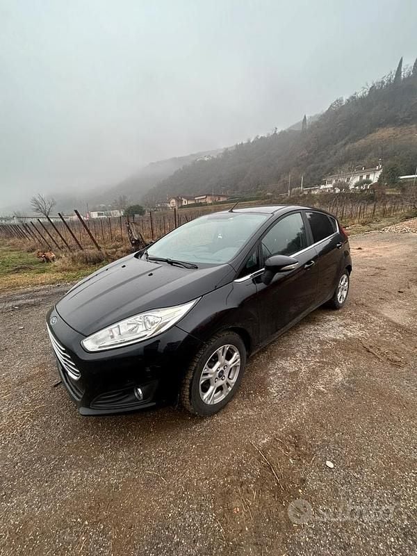 Usata Ford Fiesta Titanium 95 CV (69 kW) 2016 Nero Berlina