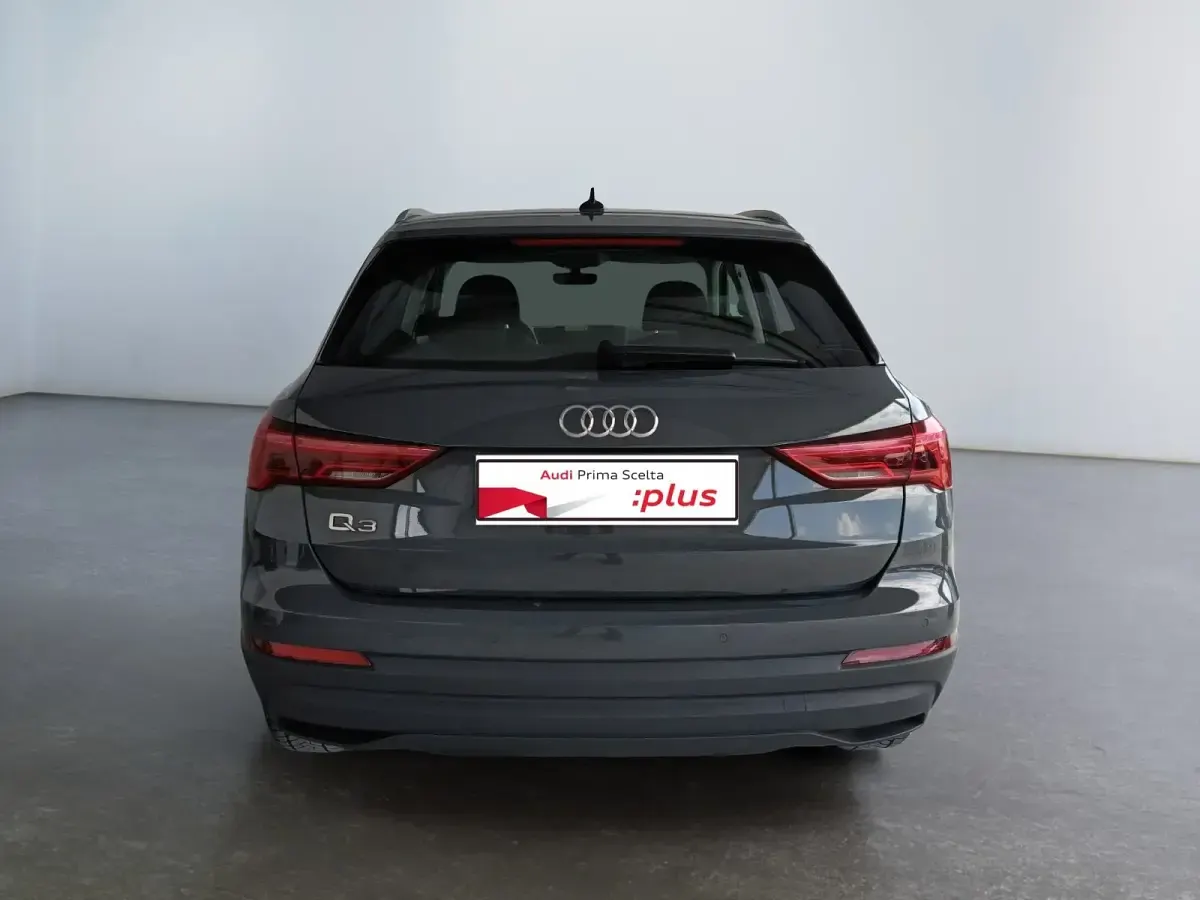 Usata Audi Q3 Business 150 CV (110 kW) 2023 Grigio SUV