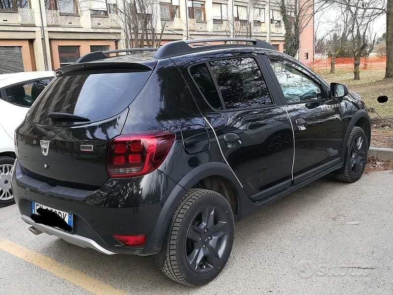 Usata Dacia Sandero Stepway 90 CV (66 kW) 2017 Nero SUV
