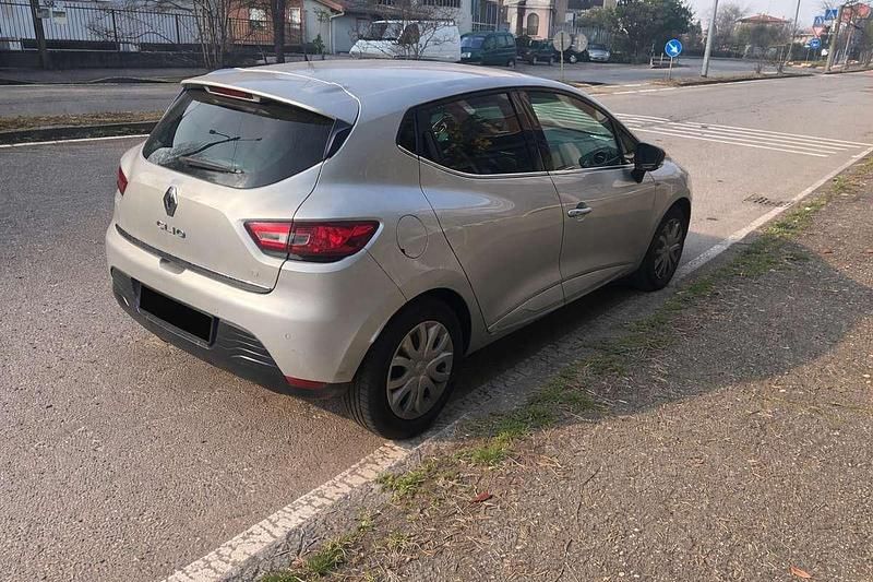 Usata Renault Clio IV 90 CV (66 kW) 2017 Argento Berlina