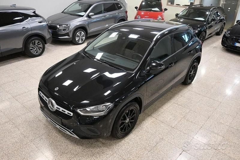Nero Usata 2022 Mercedes GLA180 Business SUV | 32.800 € (Buon prezzo) - Immagine 1/4