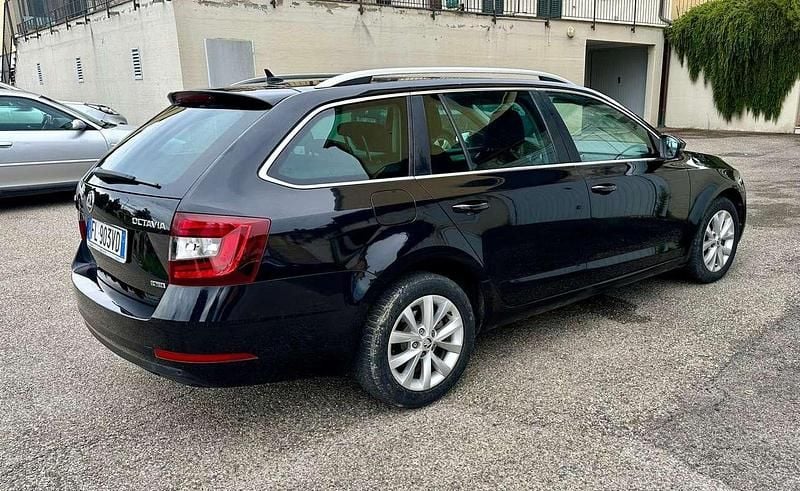 Usata Skoda Octavia G-TEC Executive 110 CV (80 kW) 2017 Nero Station wagon