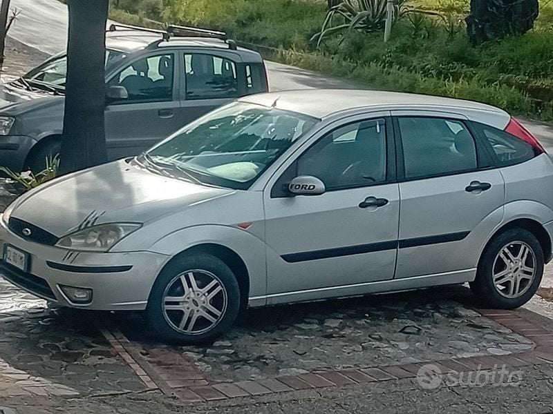 Usata Ford Focus 101 CV (74 kW) 2004 Grigio Berlina