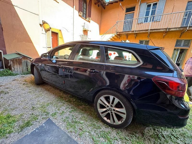 Usata Opel Astra Sport 2011 Nero Station wagon