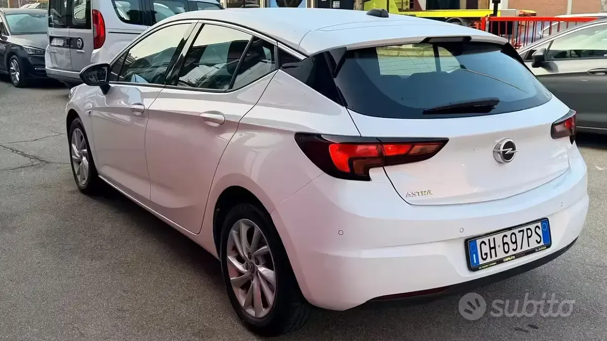 Usata Opel Astra Ultimate 122 CV (89 kW) 2021 Bianco Berlina