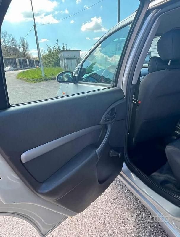 Begagnad Ford Focus 2001 Grå Kombi