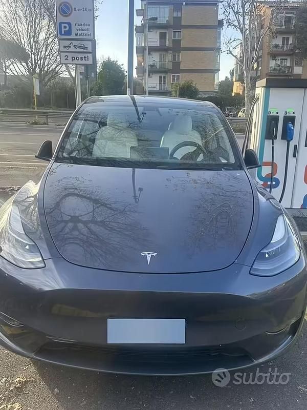 Usata Tesla Model Y Long Range AWD 378 kW (514 CV) 2021 Grigio SUV