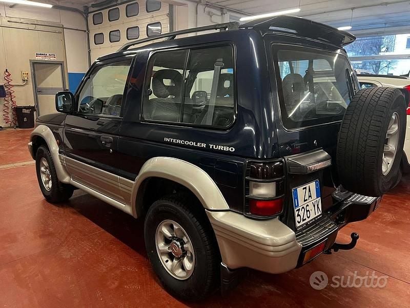 Usata Mitsubishi Pajero 99 CV (72 kW) 1996 Blu/azzurro SUV
