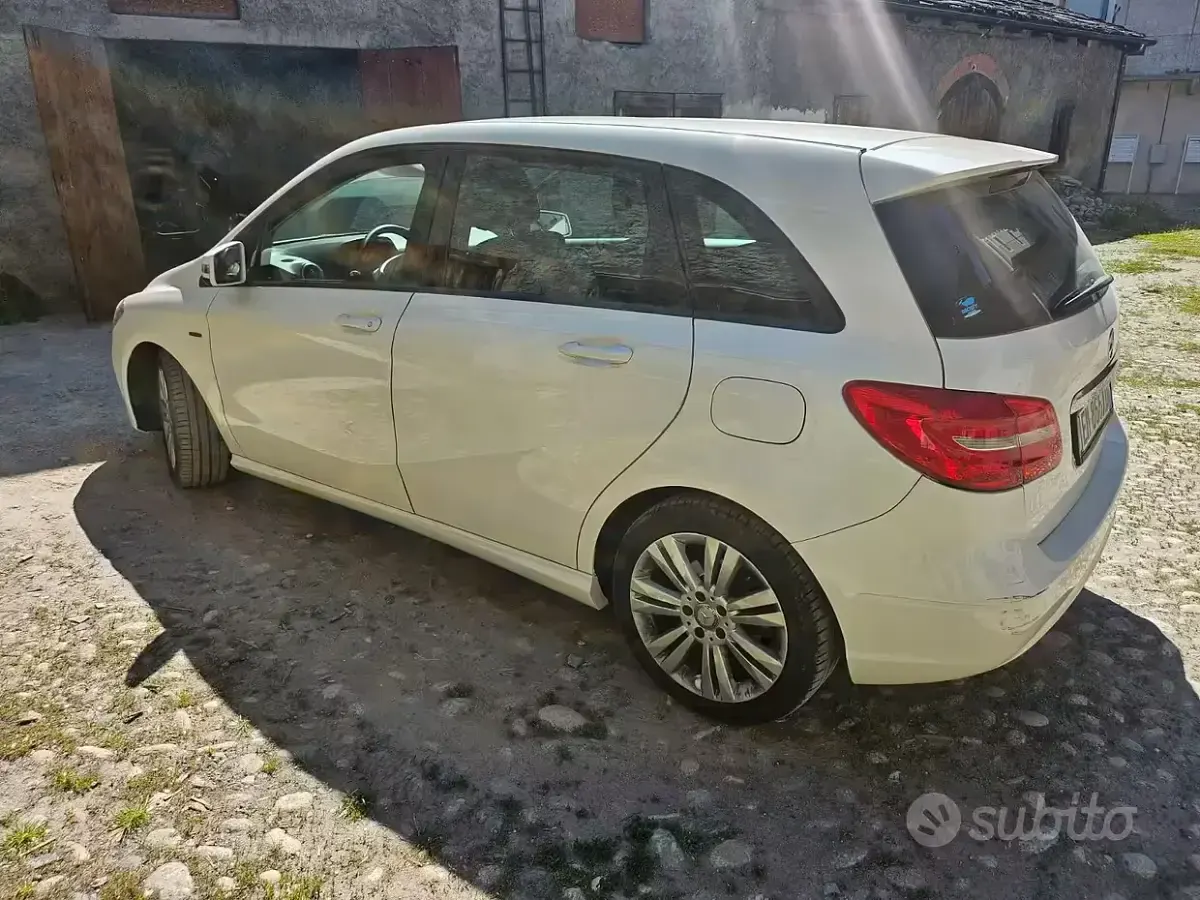 Usata Mercedes B180 2012 Bianco Utilitaria