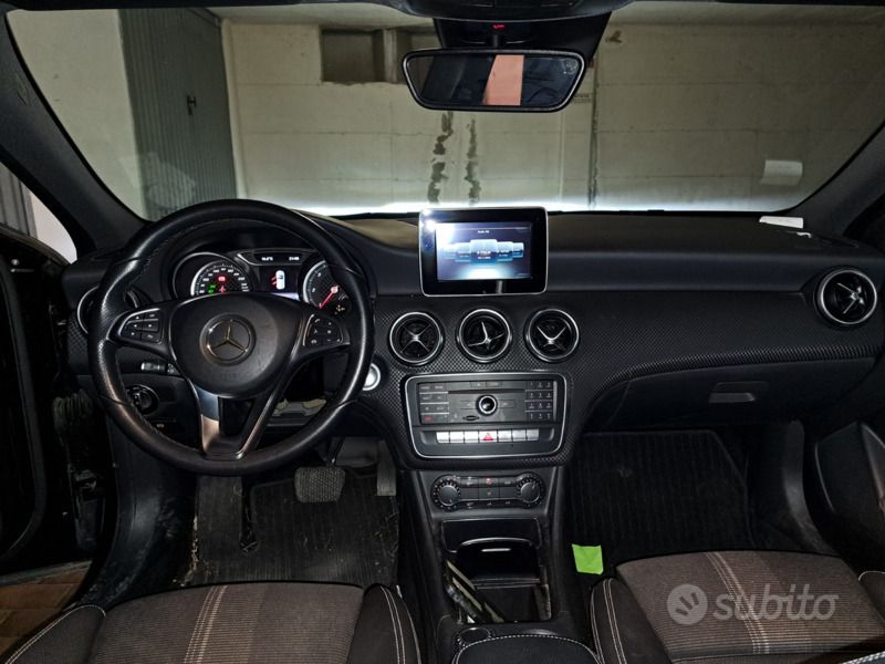Usata Mercedes A180 109 CV (80 kW) 2018 Nero Berlina