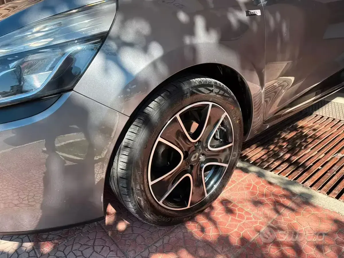 Usata Renault Clio 75 CV (55 kW) 2016 Grigio Station wagon