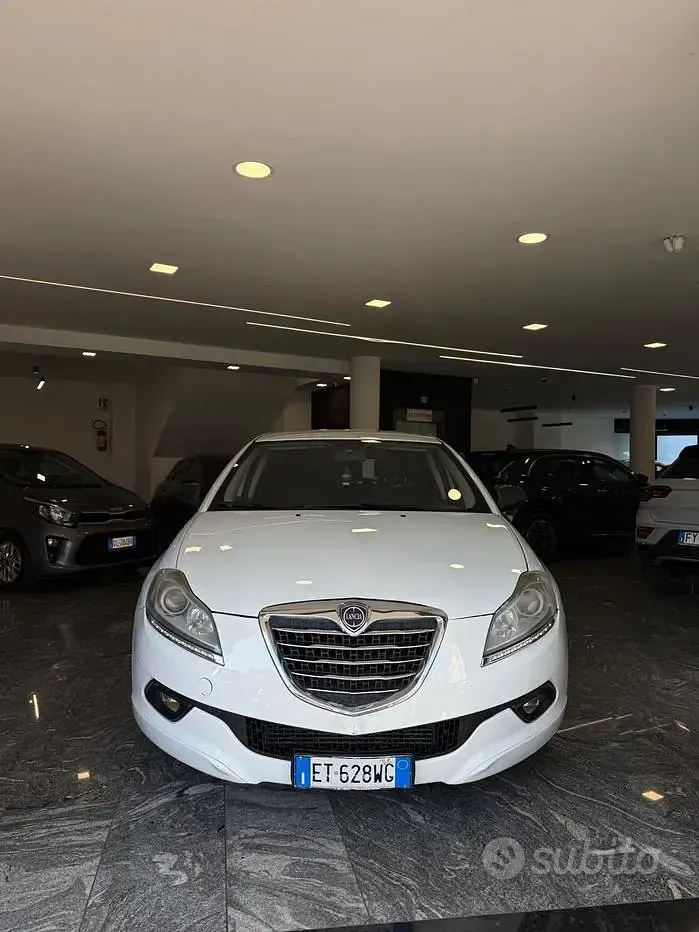 Usata Lancia Delta Silver 105 CV (77 kW) 2014 Bianco Utilitaria