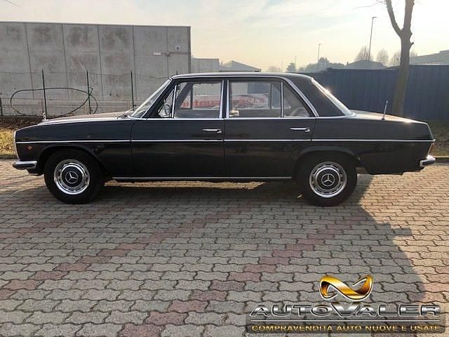 Usata Mercedes 230 134 CV (98 kW) 1969 Blu Berlina
