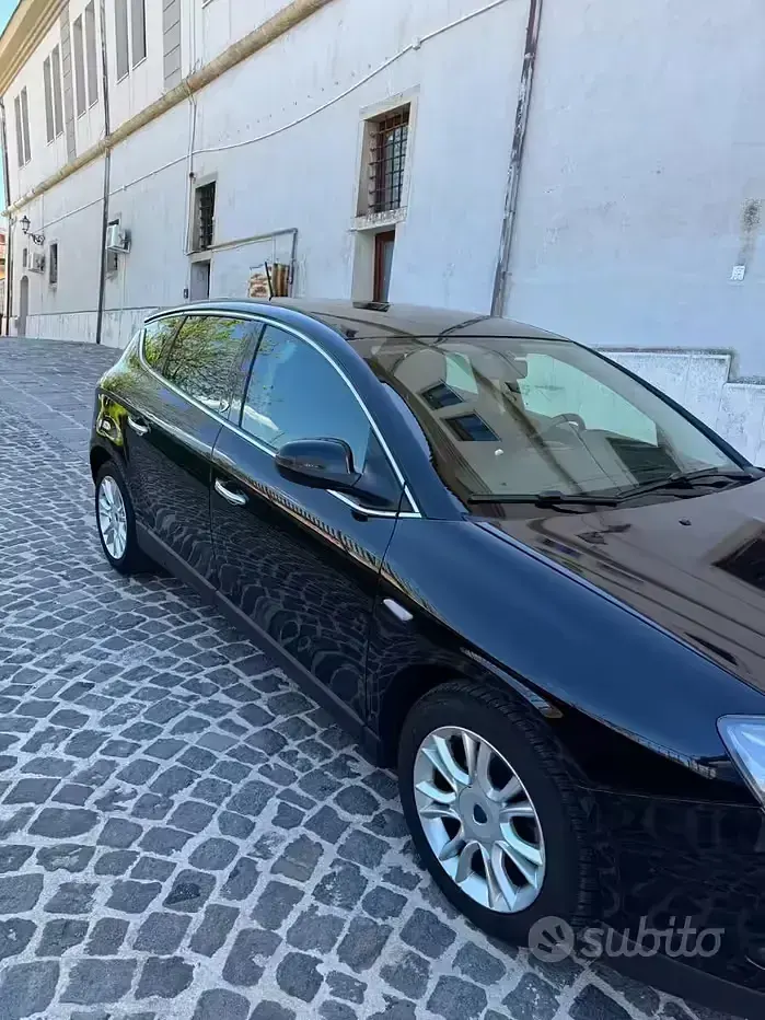 Usata Lancia Delta 120 CV (88 kW) 2010 Utilitaria