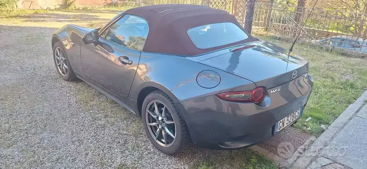 Usata Mazda MX5 131 CV (96 kW) 2018 Grigio Cabrio