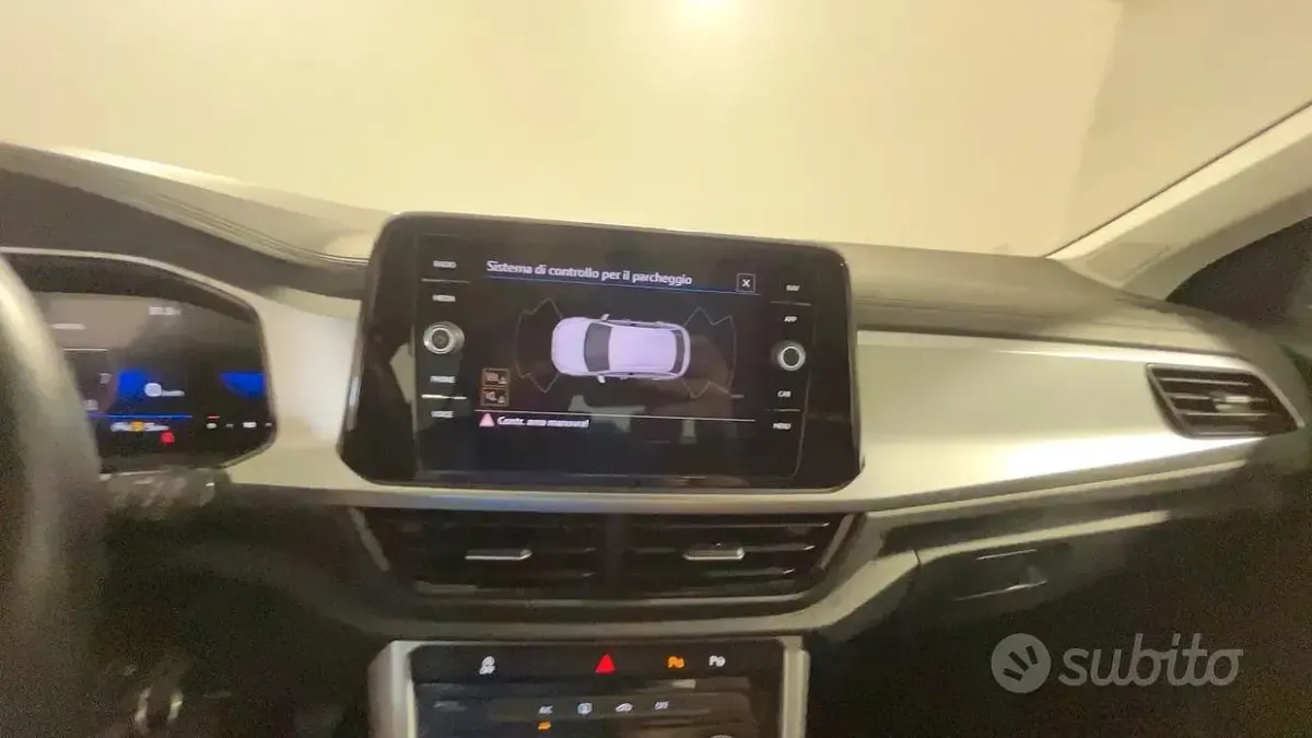 Usata VW T-Roc Life 110 CV (80 kW) 2023 Beige SUV