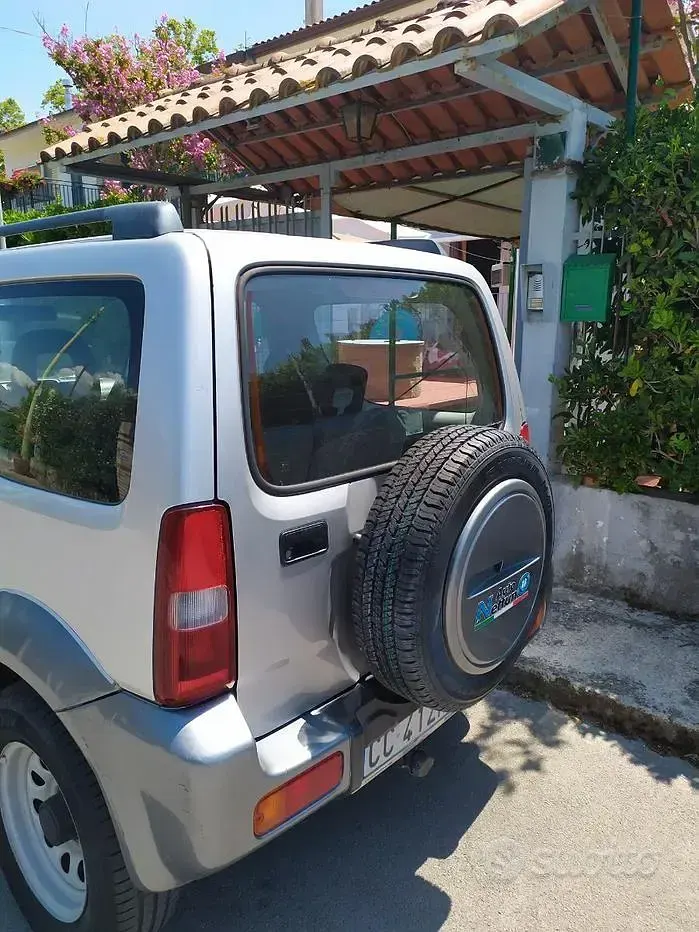 Usata Suzuki Jimny 82 CV (60 kW) 2003 Grigio SUV