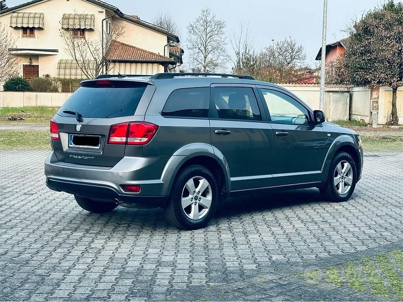 Usata Fiat Freemont 140 CV (102 kW) 2012 Grigio SUV