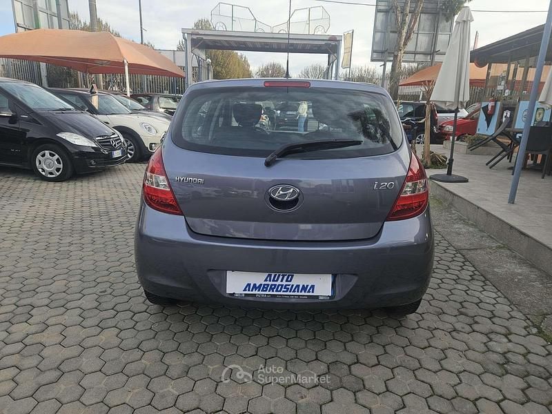 Usata Hyundai i20 Comfort 77 CV (56 kW) 2009 Grigio Utilitaria