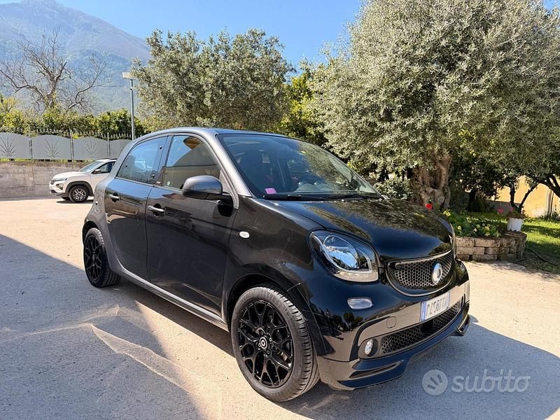 Usado Smart ForFour Brabus 71 CV (52 kW) 2019 Negro Utilitario