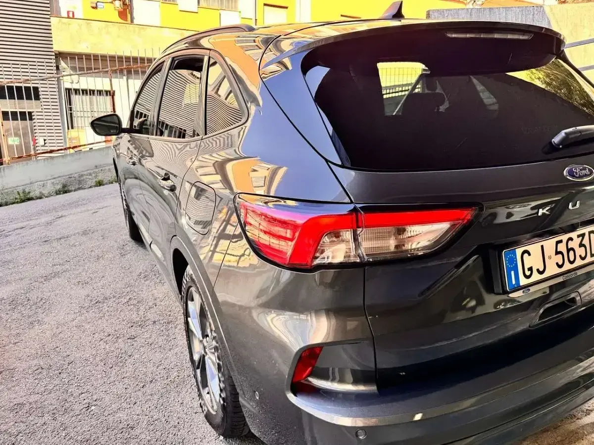 Usata Ford Kuga ST-Line 150 CV (110 kW) 2022 Grigio SUV