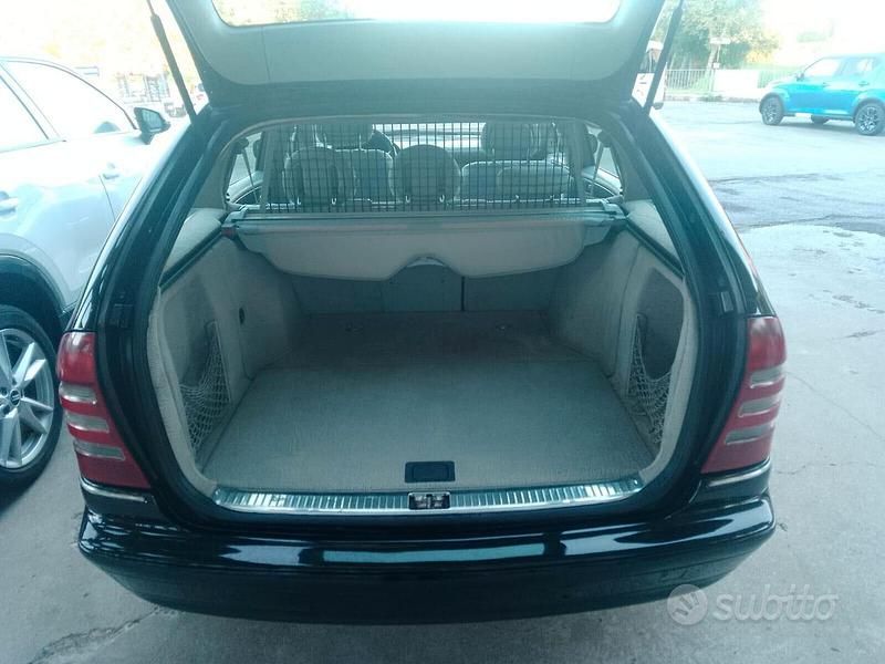 Usata Mercedes C220 150 CV (110 kW) 2004 Nero Station wagon