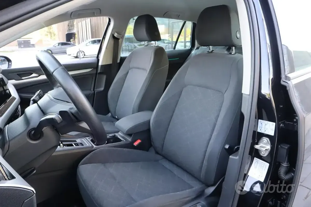 Usata VW Golf VIII 116 CV (85 kW) 2021 Nero Utilitaria