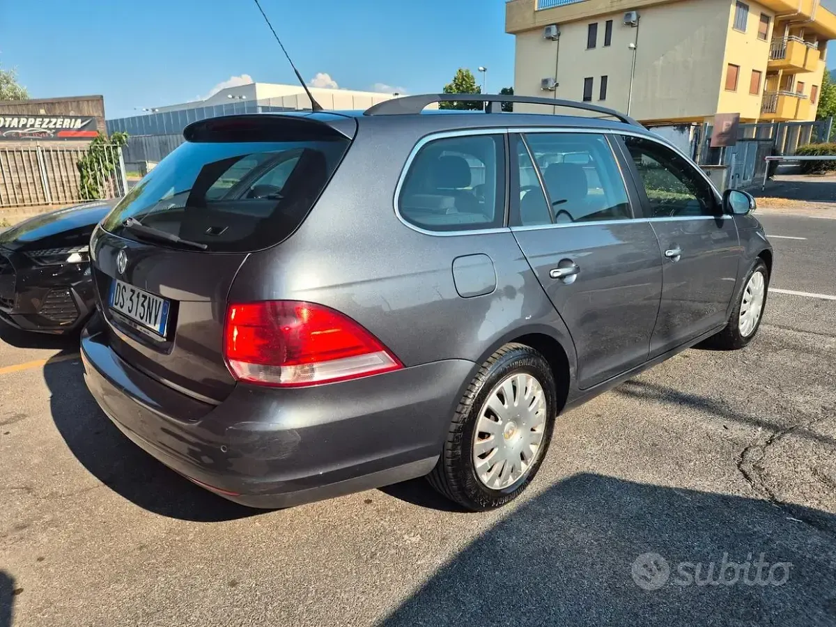 Usata VW Golf VI Comfortline 102 CV (75 kW) 2008 Grigio Utilitaria