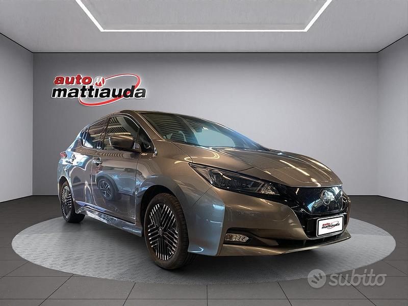 Usata Nissan Leaf N-Connecta 110 kW (150 CV) 2024 Grigio Utilitaria