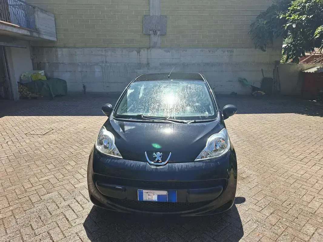 Usata Peugeot 107 Active 68 CV (50 kW) 2012 Nero Utilitaria