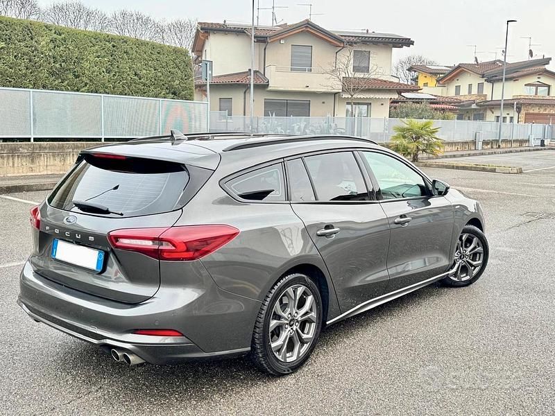 Usata Ford Focus ST-Line 120 CV (88 kW) 2022 Nero Station wagon