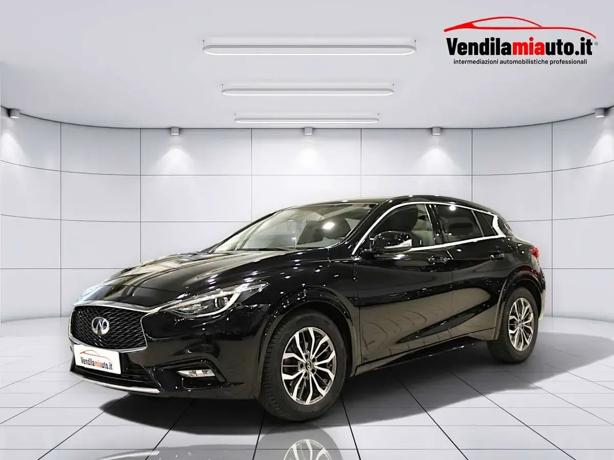 Usata Infiniti Q30 Business 109 CV (80 kW) 2017 Nero Berlina