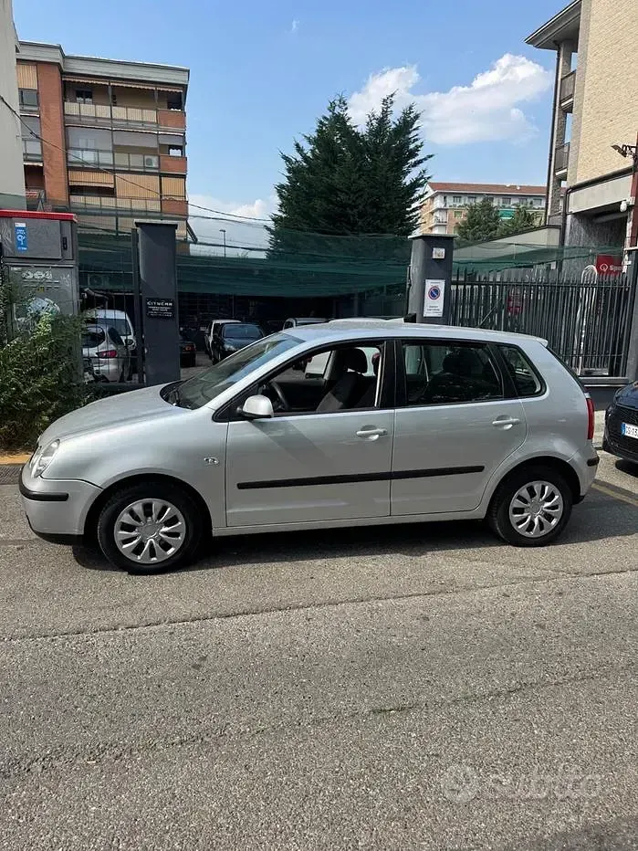 Usata VW Polo 64 CV (47 kW) 2004 Grigio Utilitaria