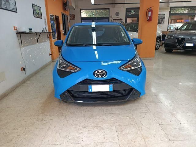 Usata Toyota Aygo Connect Style 72 CV (52 kW) 2019 Azzurro Utilitaria