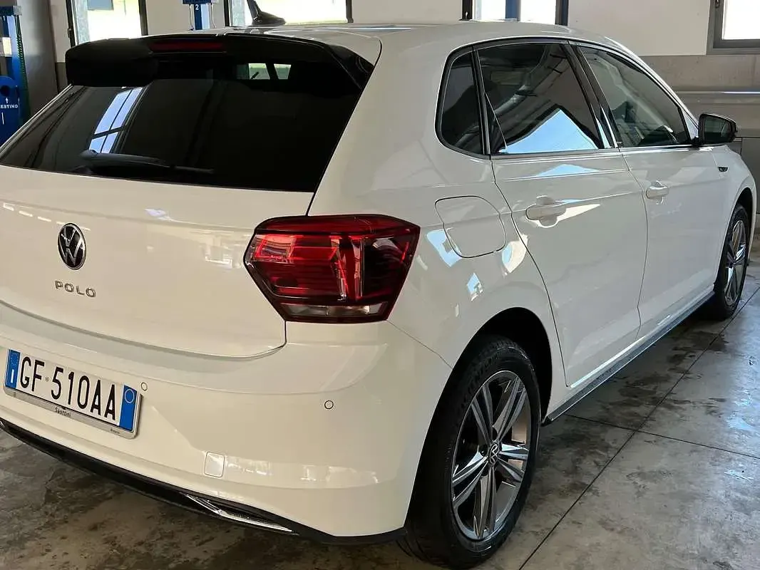 Usata VW Polo Sportline 90 CV (66 kW) 2021 Bianco Utilitaria