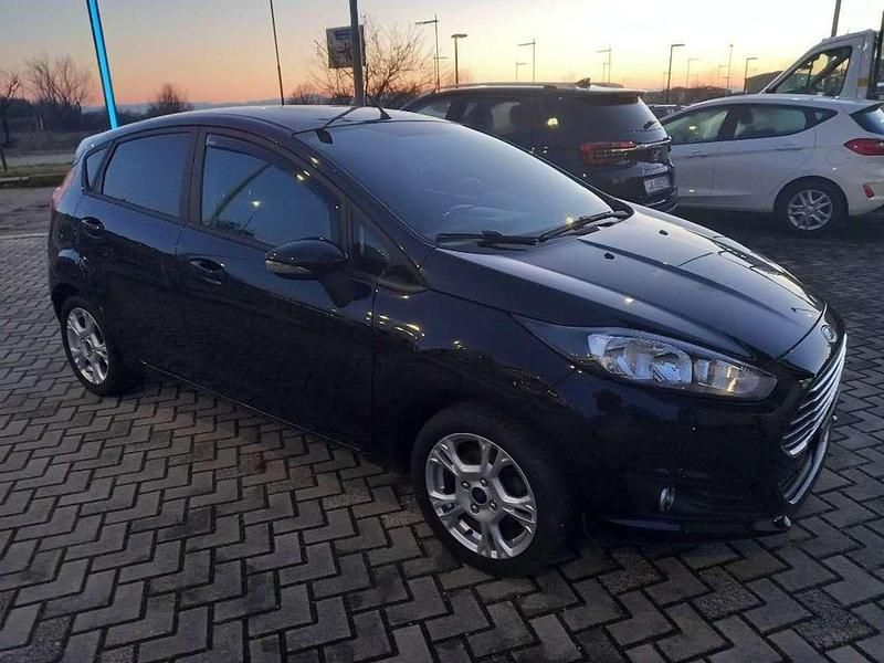 Usata Ford Fiesta 82 CV (60 kW) 2015 Nero Berlina