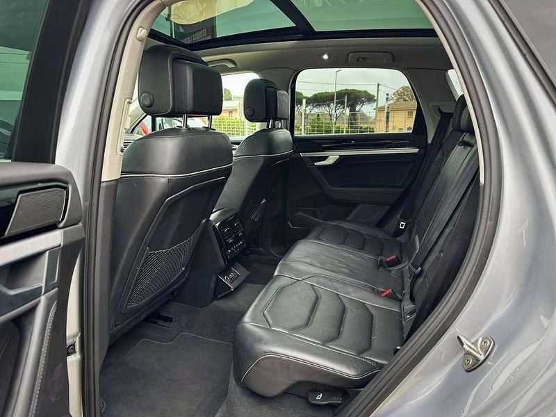 Beige Usata 2020 VW Touareg R-line SUV | 40.000 € (Super prezzo) - Immagine 1/4