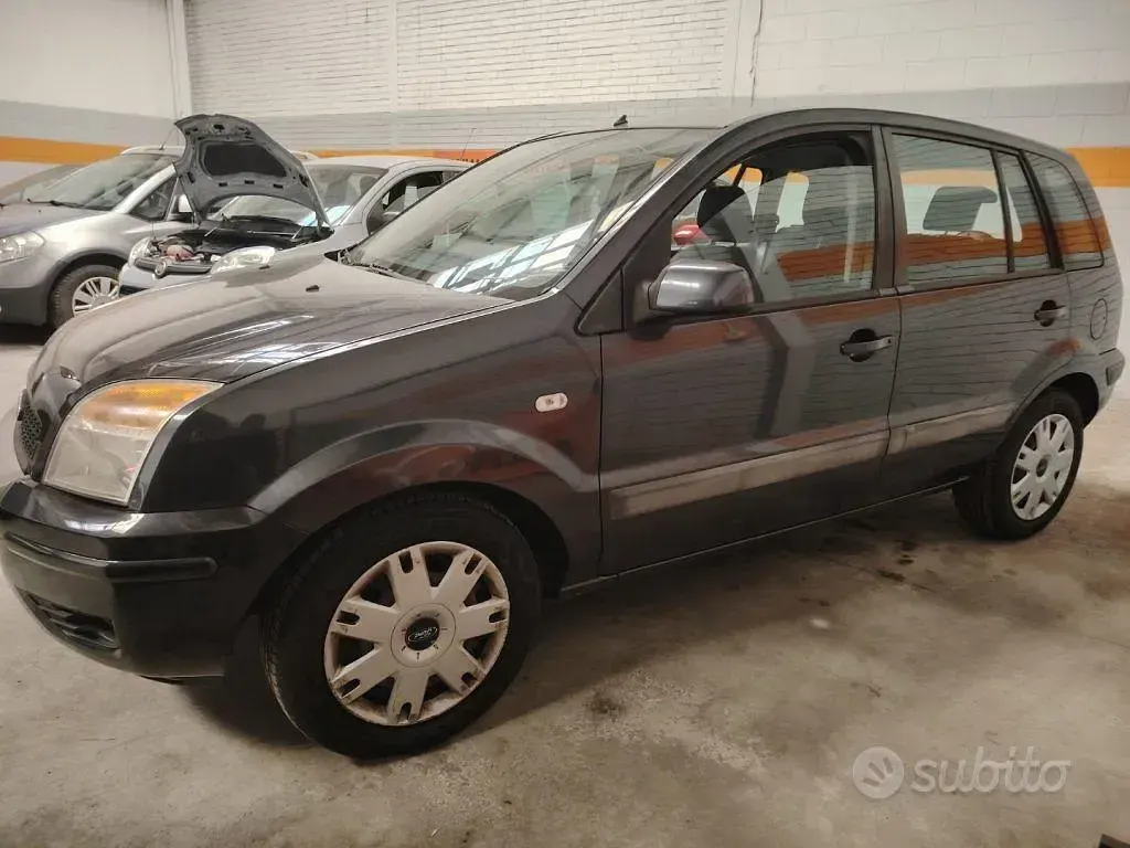 Usata Ford Fusion Titanium 80 CV (58 kW) 2008 Antracite metallizzato Utilitaria