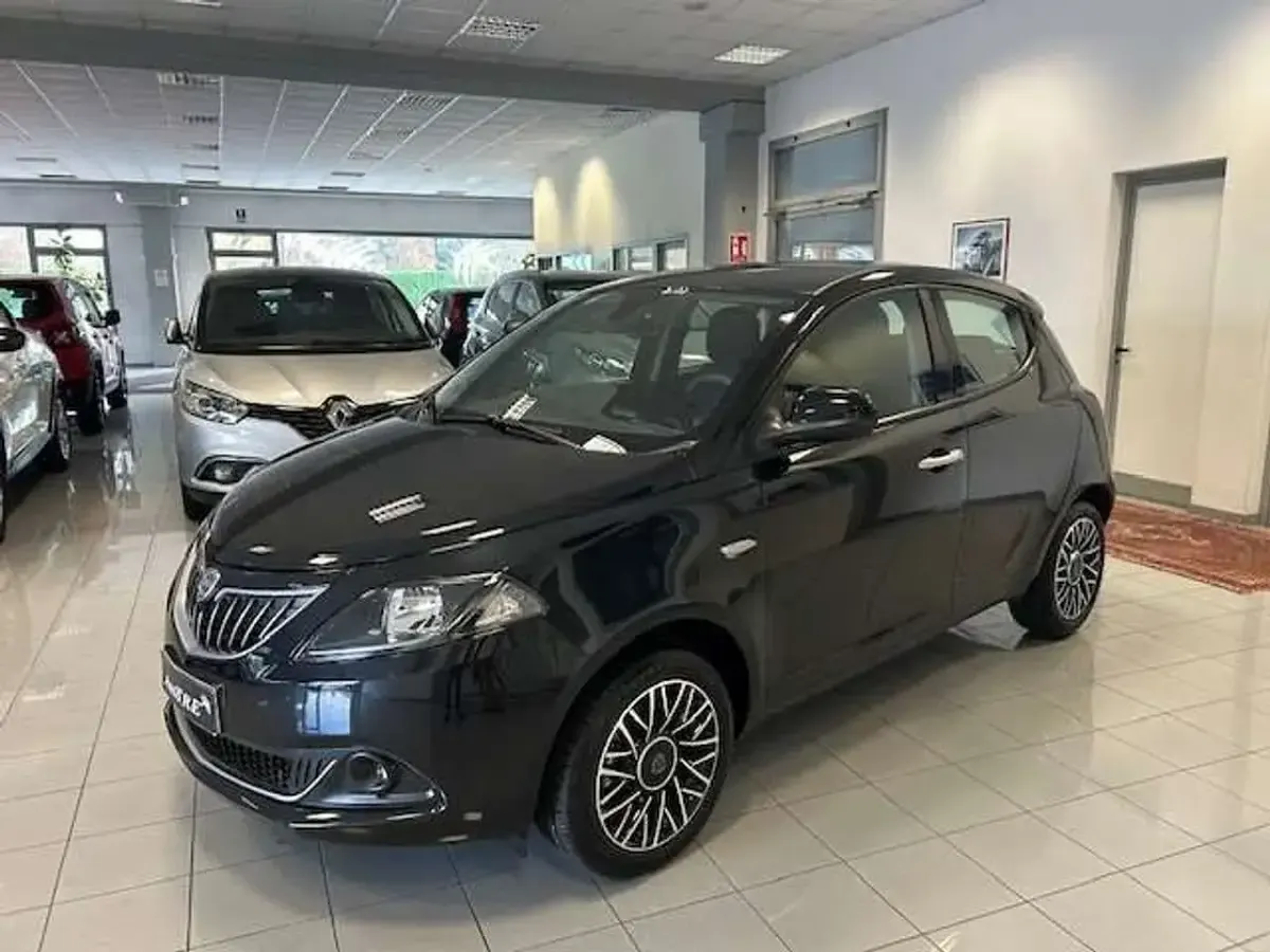 Usata Lancia Ypsilon 69 CV (50 kW) 2024 Nero Utilitaria