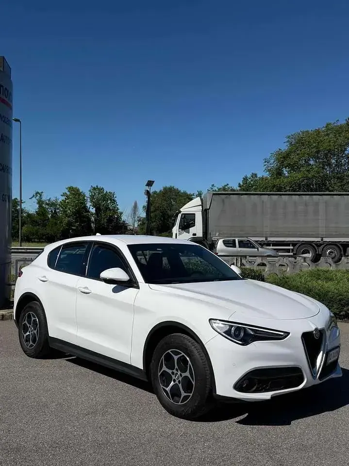 Usata Alfa Romeo Stelvio Business 190 CV (139 kW) 2022 Bianco SUV
