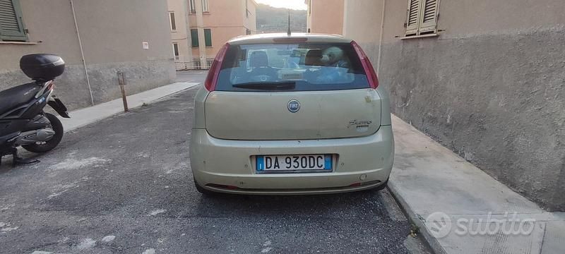 Usata Fiat Grande Punto Dynamic 90 CV (66 kW) 2005 Giallo Utilitaria