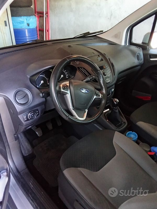 Usata Ford Tourneo Courier 2017 Grigio Monovolume