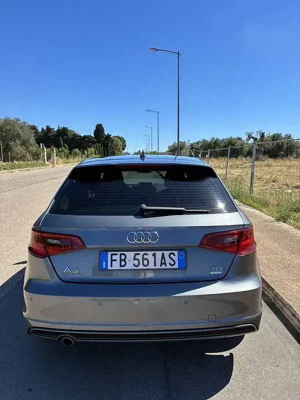 Usata Audi A3 Attraction 110 CV (80 kW) 2015 Grigio Berlina
