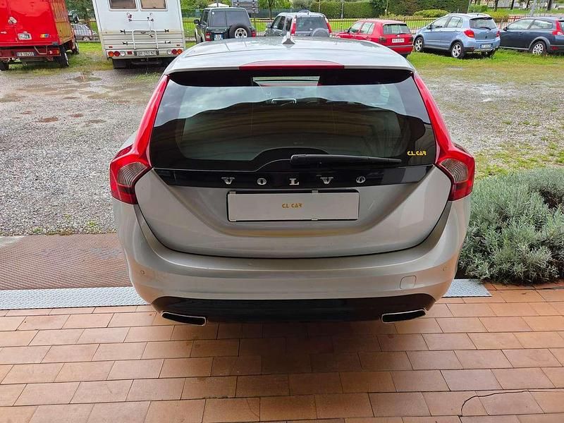 Usata Volvo V60 Momentum 120 CV (88 kW) 2018 Argento Station wagon