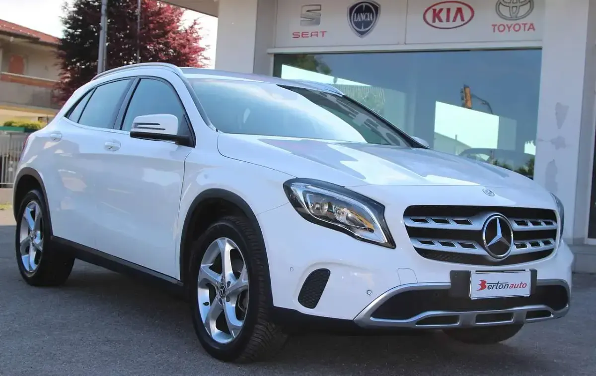 Usata Mercedes GLA200 136 CV (100 kW) 2018 Bianco SUV