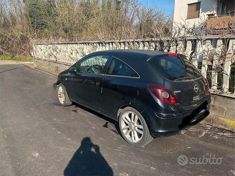 Usata Opel Corsa Sport 90 CV (66 kW) 2010 Nero Utilitaria