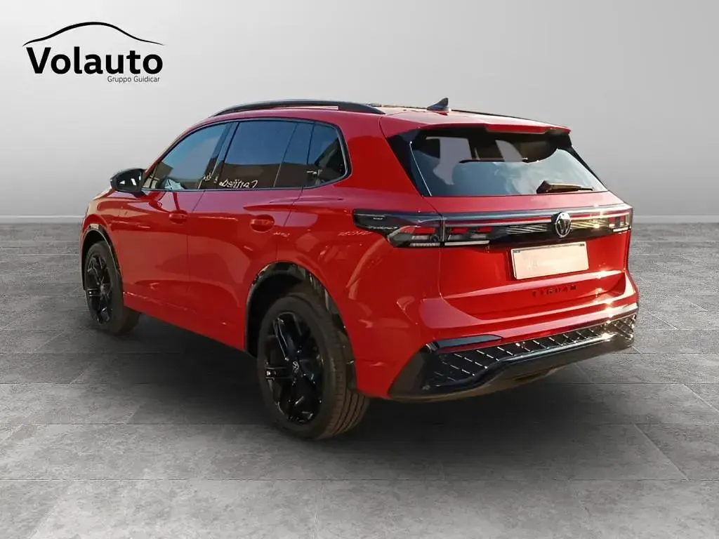 Usata VW Tiguan R-line 193 CV (141 kW) 2024 Rosso SUV