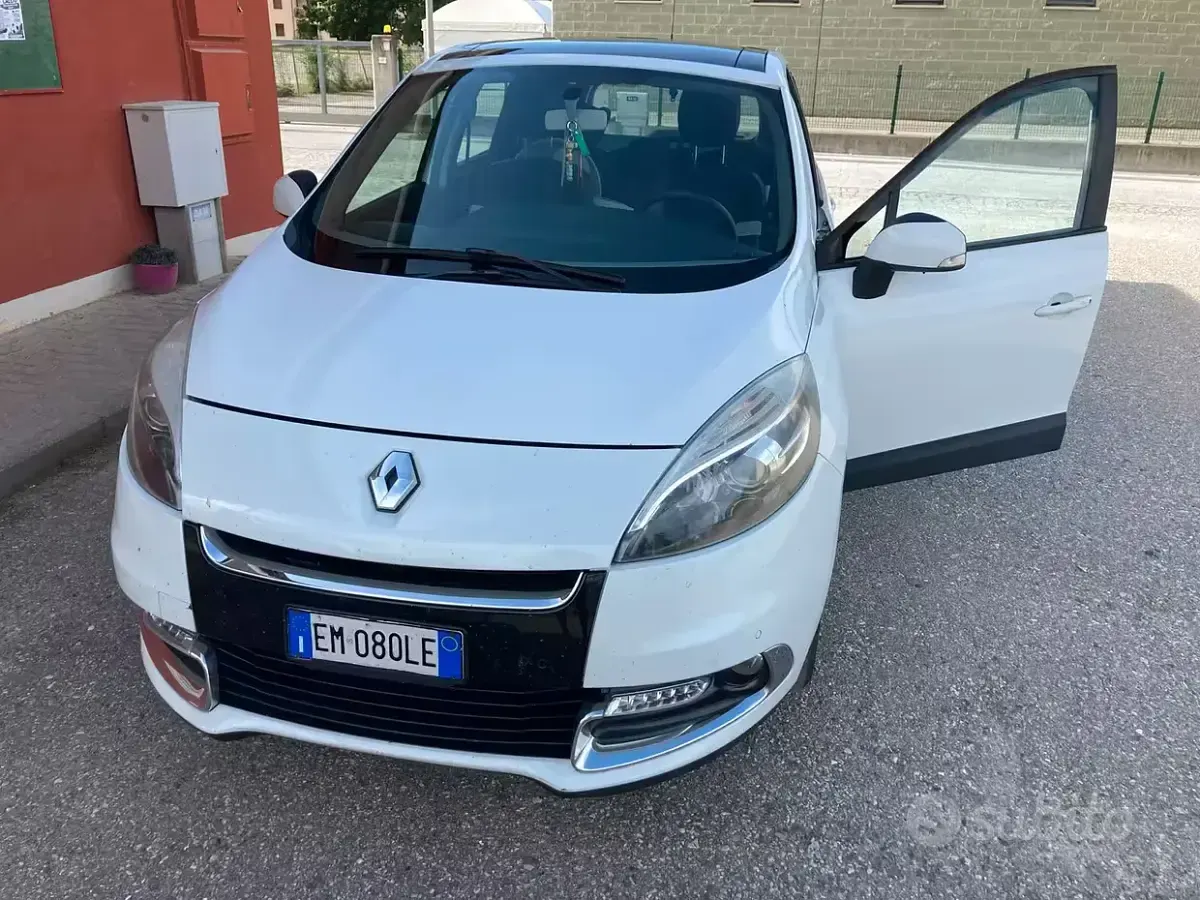 Usata Renault Grand Scénic III 110 CV (80 kW) 2012 Bianco Monovolume