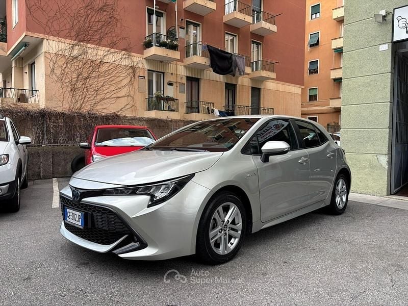 Usata Toyota Corolla Style 98 CV (72 kW) 2021 Argento Berlina